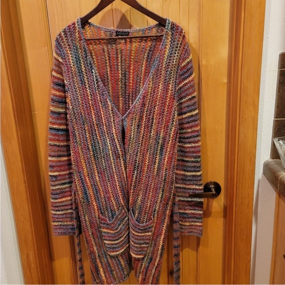 Venus colorful sweater. Excellent condition!
Size XL.